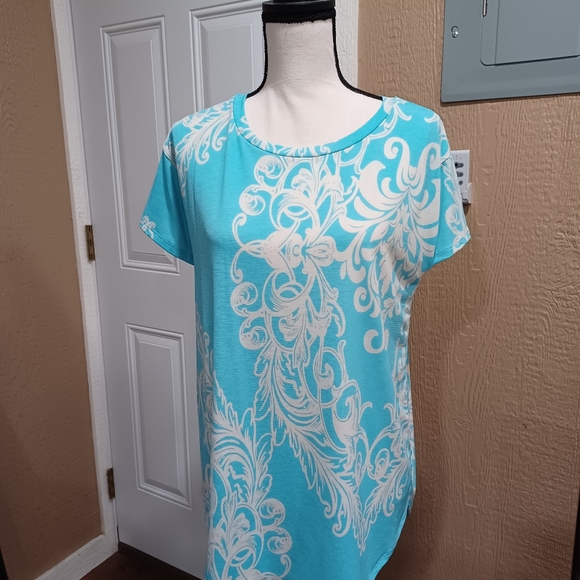 NWOT-Beautiful Top - Picture 1 of 4